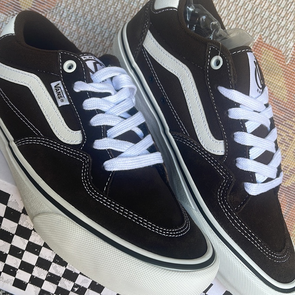 Vans Men’s Rowan
Dark Brown
VN0A5JICDRB
Sneakers - Picture 8 of 16